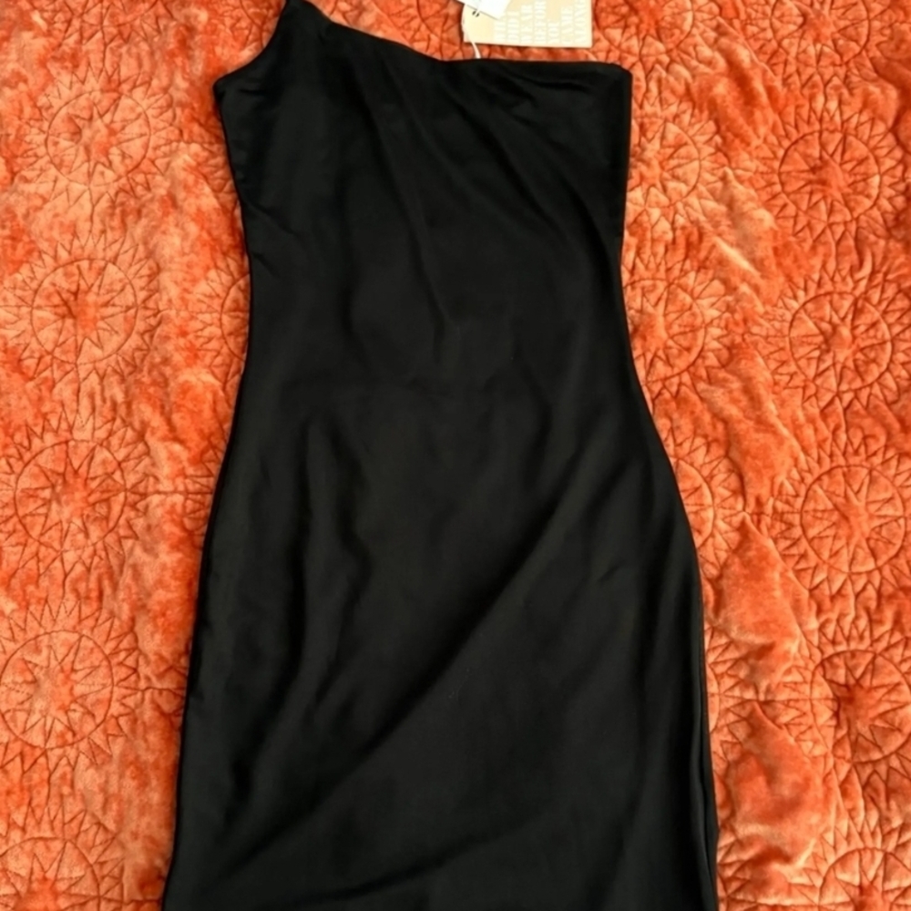 Elegant Black One-Shoulder Dress